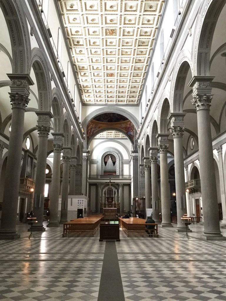 サン・ロレンツォ教会内部